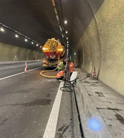 夹江隧道排水渠清淤